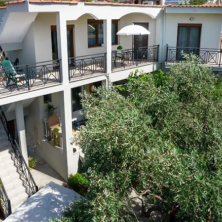 Apartament Aura House *