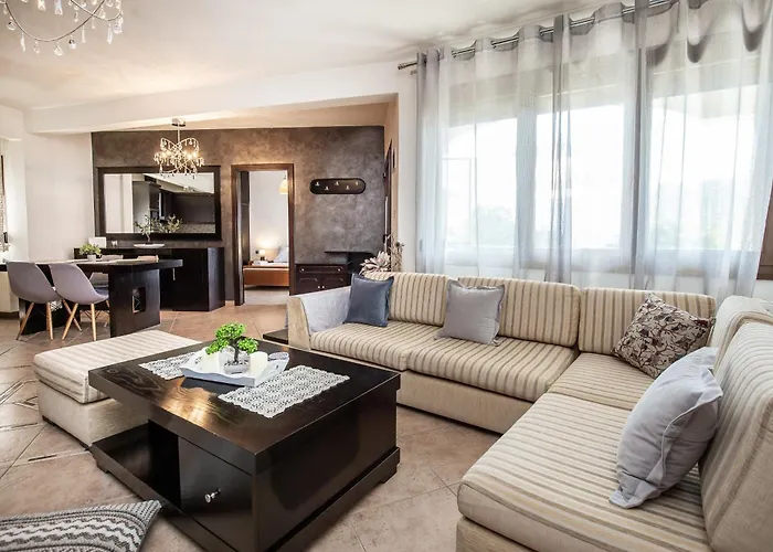 Apartament Aura House *