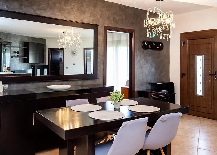 Apartament Aura House