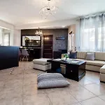 شقة Aura House