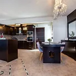 Aura House شقة