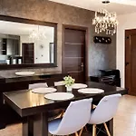 Aura House شقة بوتوس