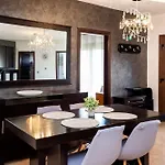شقة Aura House