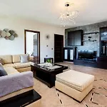 Aura House شقة