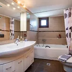 Aura House شقة بوتوس